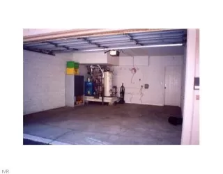 Photo #5: 940440 Listing