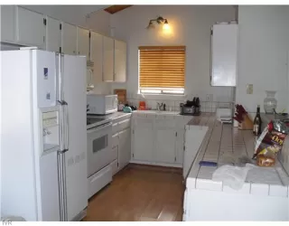 Photo #6: 940440 Listing