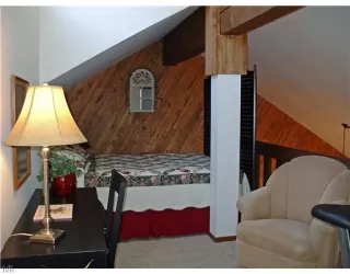 Photo #6: 940529 Listing 