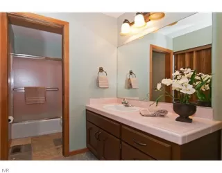 Photo #4: 940581 Listing