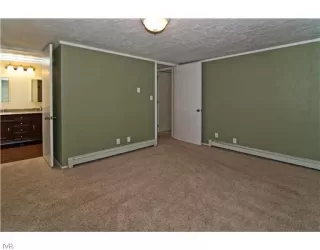 Photo #6: 940604 Listing