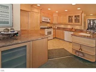 Photo #6: 940707 Listing