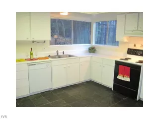 Photo #4: 940718 Listing