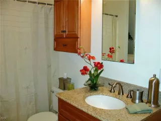 Photo #6: 940726 Listing