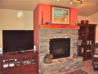 Photo #2: 940902 Listing