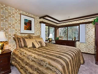 Photo #4: 940968 Listing