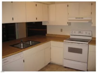 Photo #3: 940975 Listing