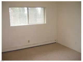 Photo #6: 940975 Listing