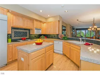 Photo #6: 941098 Listing