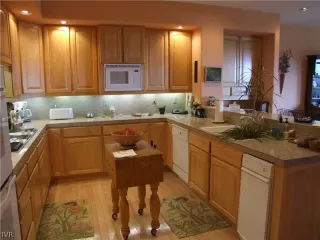Photo #5: 941126 Listing 