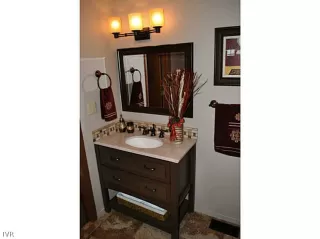 Photo #6: 941619 Listing