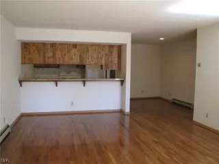 Photo #3: 941745 Listing