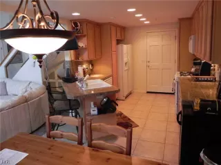 Photo #4: 941841 Listing