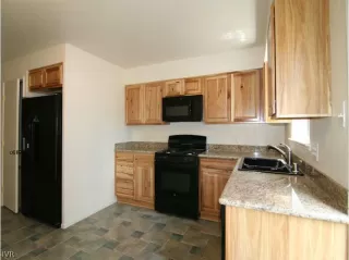 Photo #5: 942027 Listing