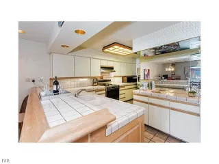 Photo #5: 942700 Listing