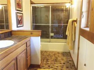 Photo #5: 943414 Listing